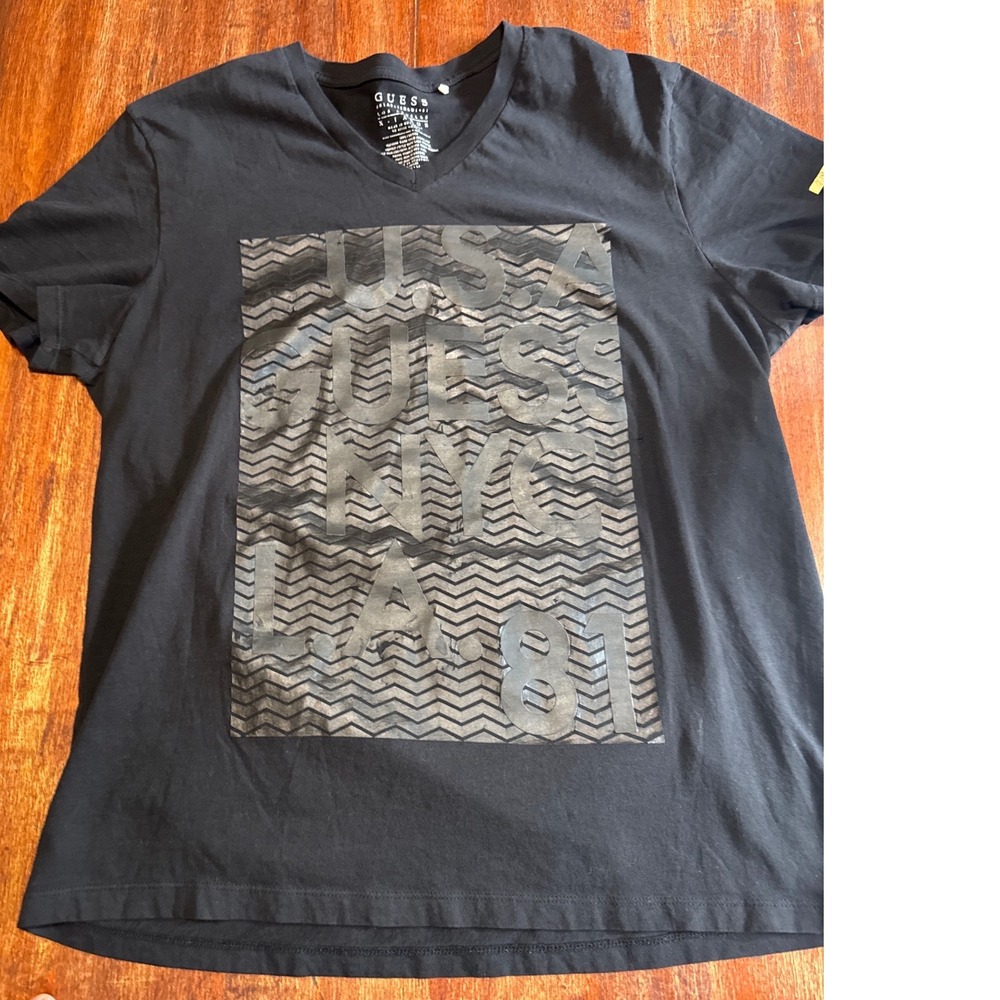 Guess T-Shirt Mens XL Black  V-Neck Graphic NYC LA 81 Chevron Logo - Picture 1 of 8